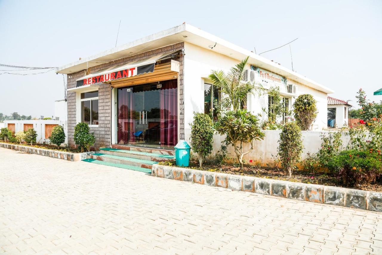 Oyo 23367 Farmsgreen Resort And Restaurant Orchha Eksteriør bilde